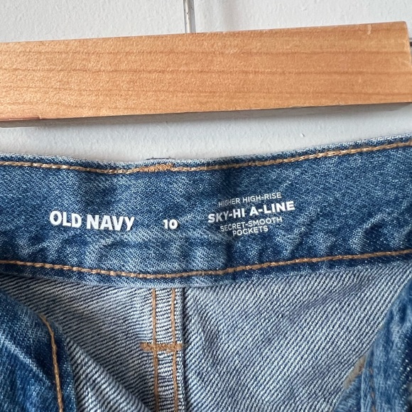 OLD NAVY Higher High Rise Sky Hi A-line Shorts - Picture 4 of 4